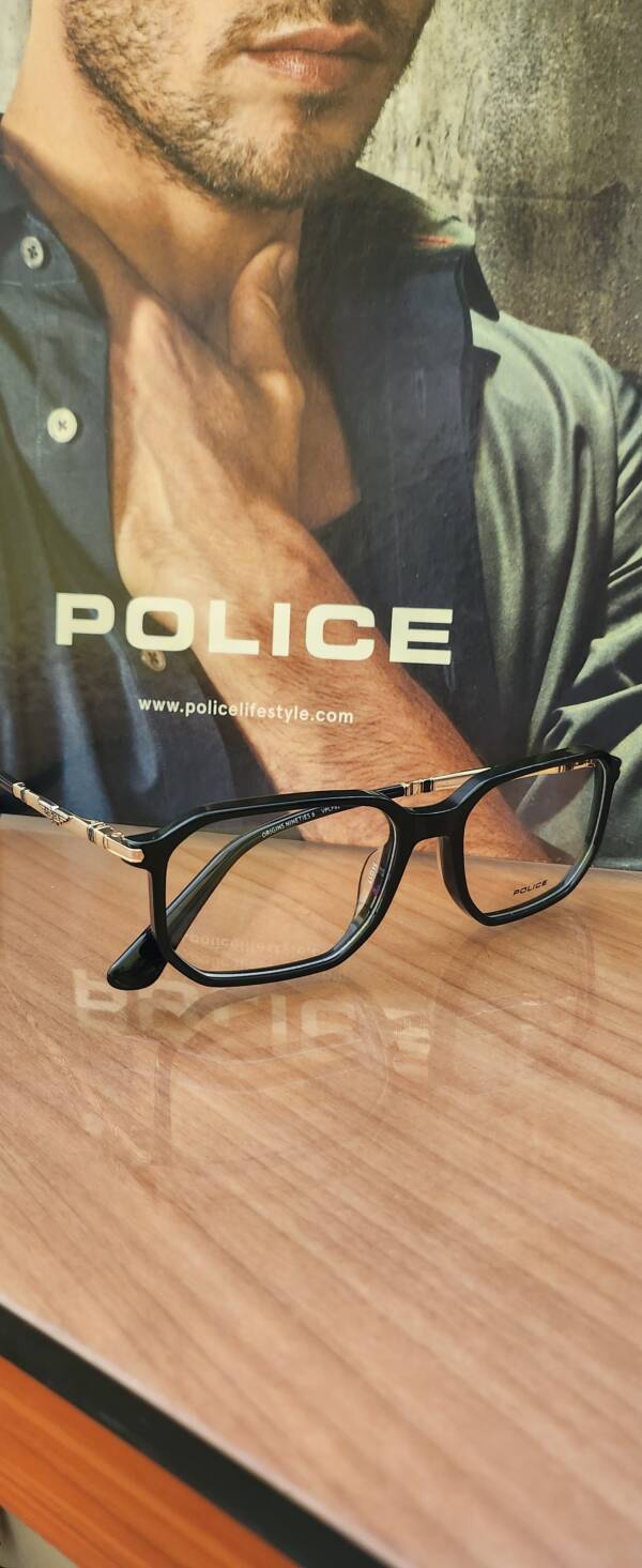 Police F82