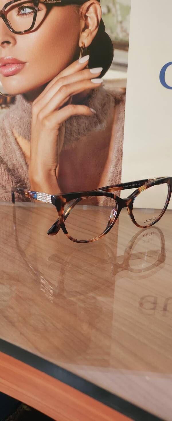 Guess 2942