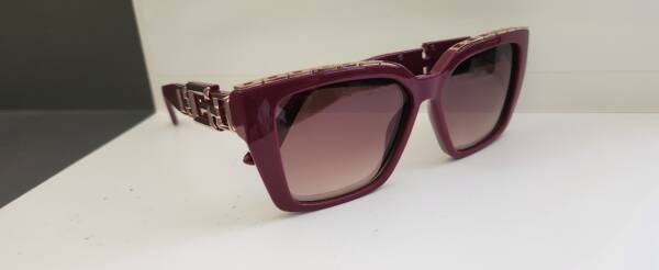 Guess 7915