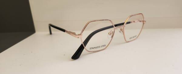 Guess 8275