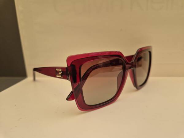 Guess 7908